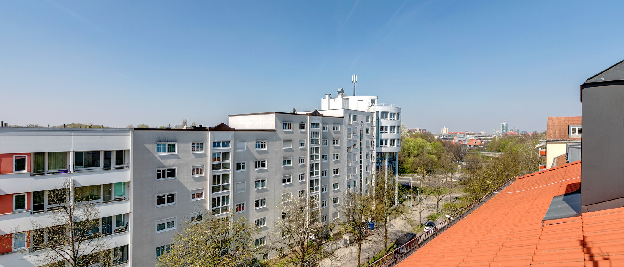 roof terrace apartment München Sendling-Westpark 02 view 9220