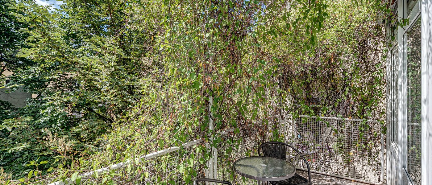 studio München Schwabing 01 balcony 9272