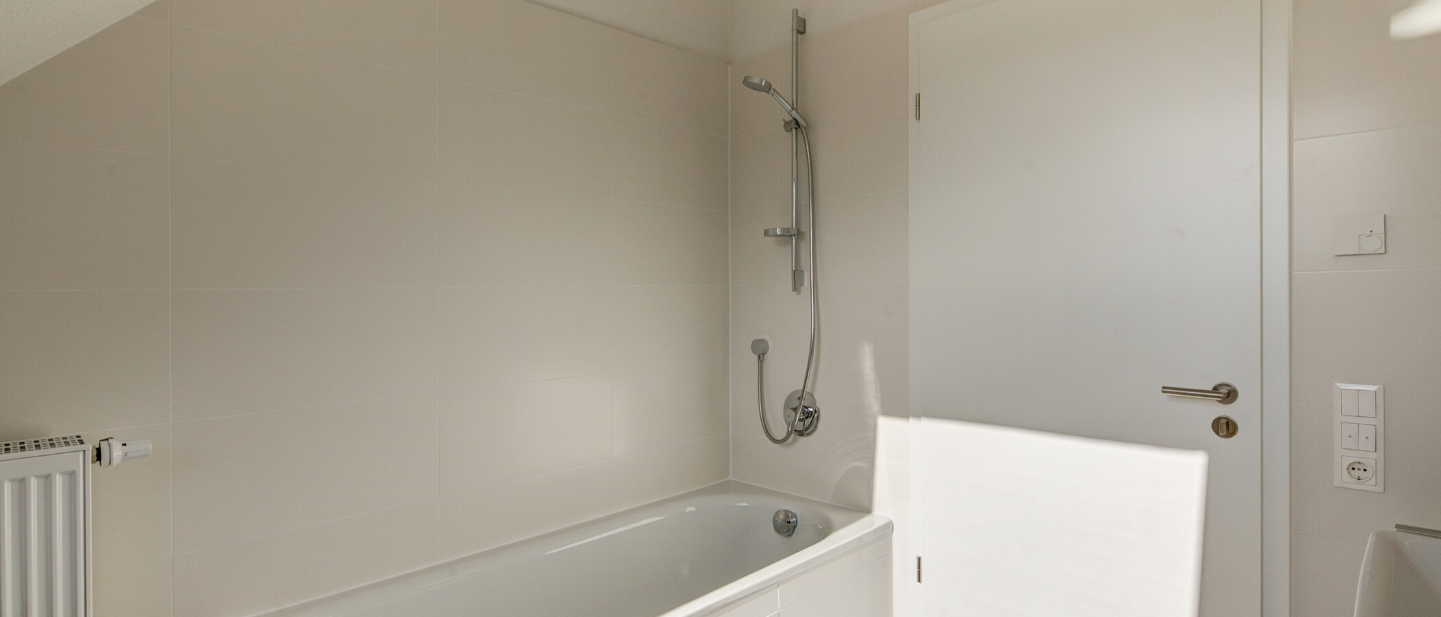 attic apartment München Obermenzing 01 bathroom 9287