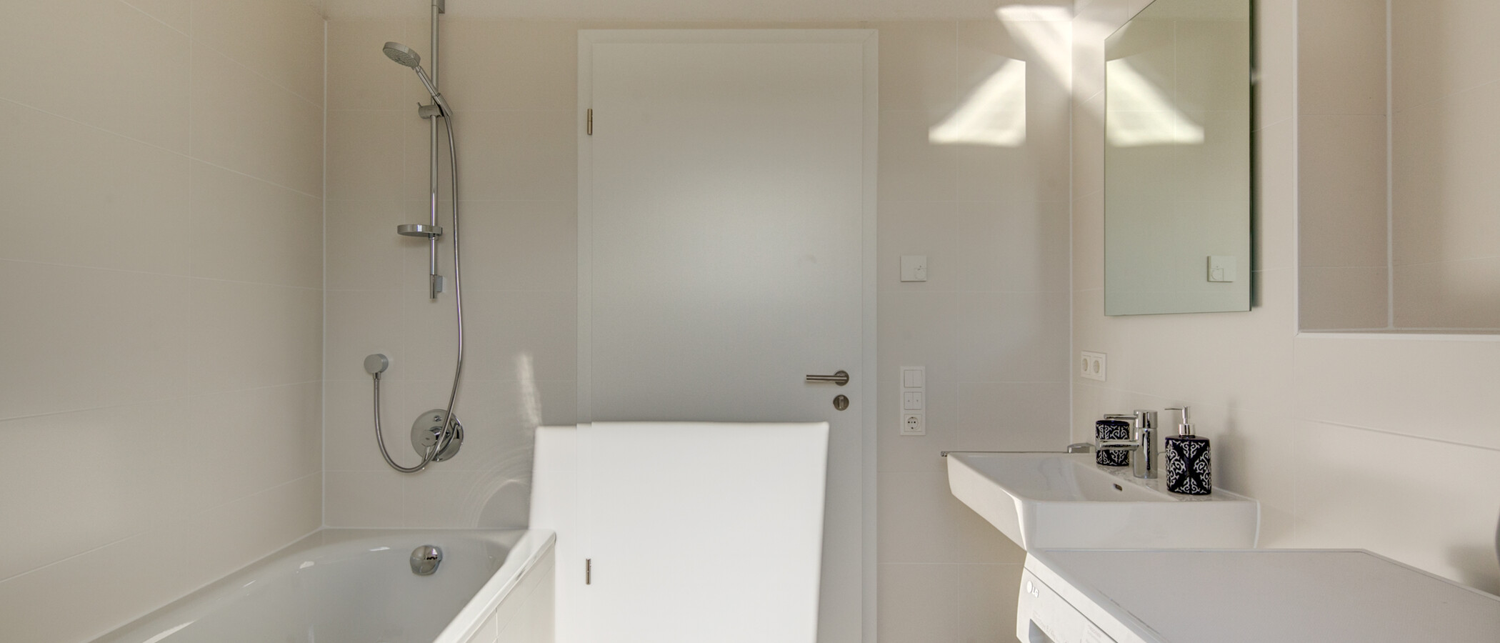 attic apartment München Obermenzing 04 bathroom 9287