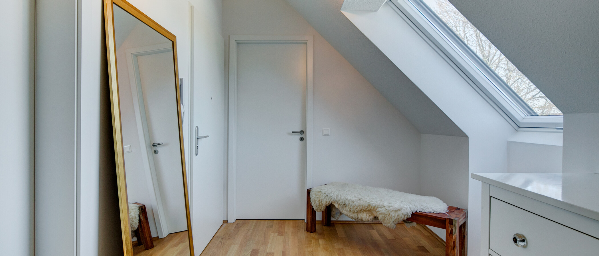 attic apartment München Obermenzing 01 hall 9287