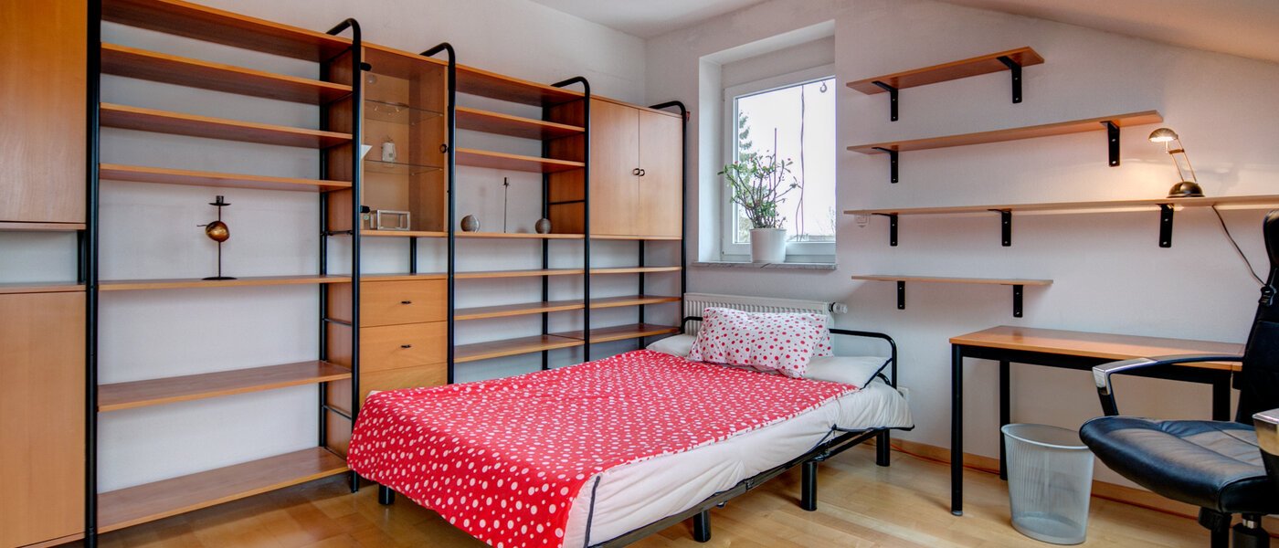 attic apartment München Feldmoching 02 office area 9344