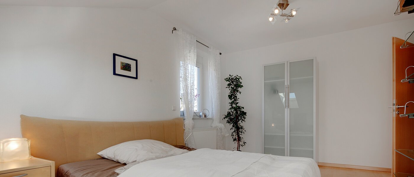 attic apartment München Feldmoching 01 sleeping area 9344