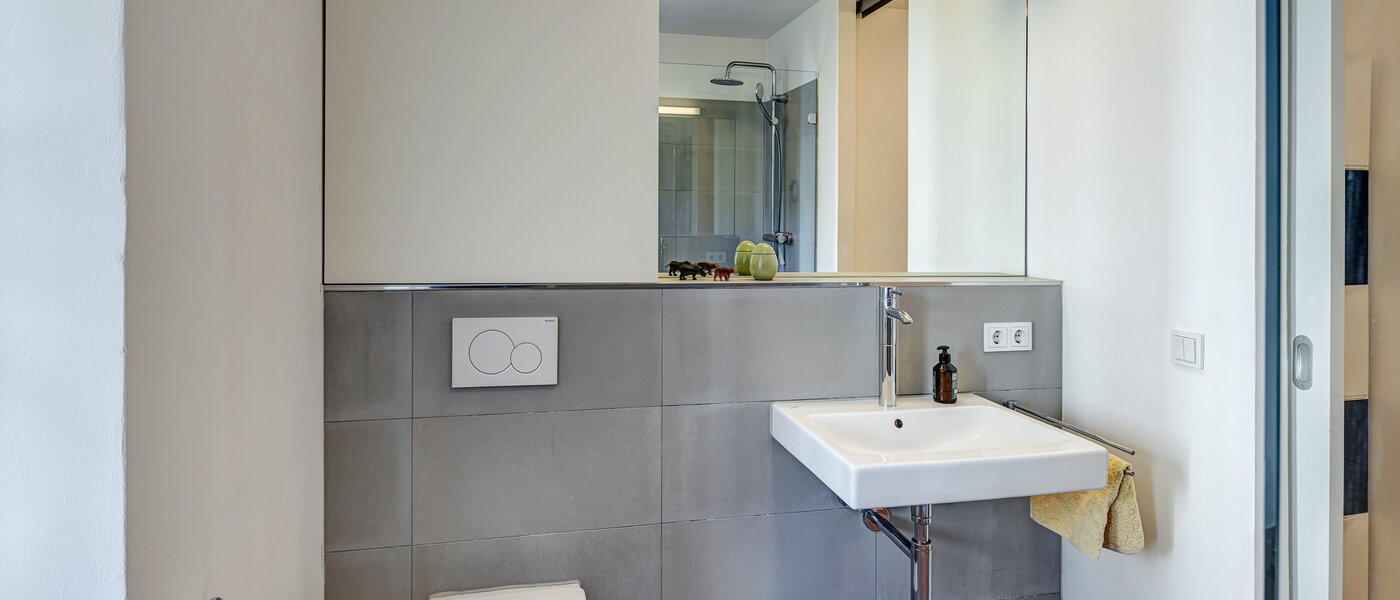 apartment München Haidhausen 02 bathroom 9460