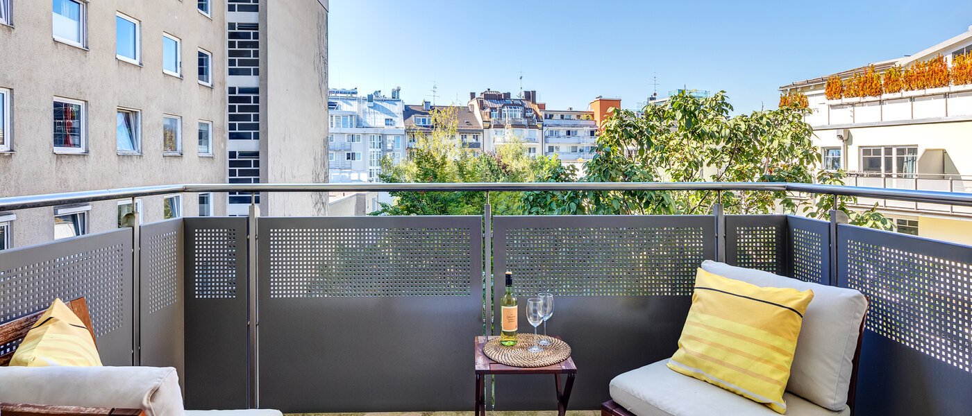 apartment München Schwabing-Nord (zw. Leopoldstraße & Englischen Garten) 02 balcony 9573