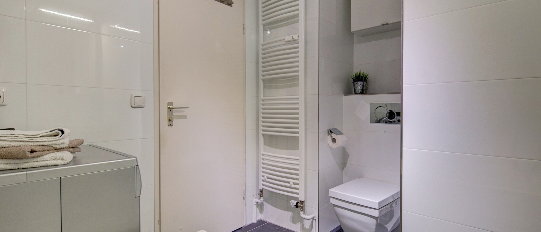 attic apartment München Haidhausen 03 bathroom 9579