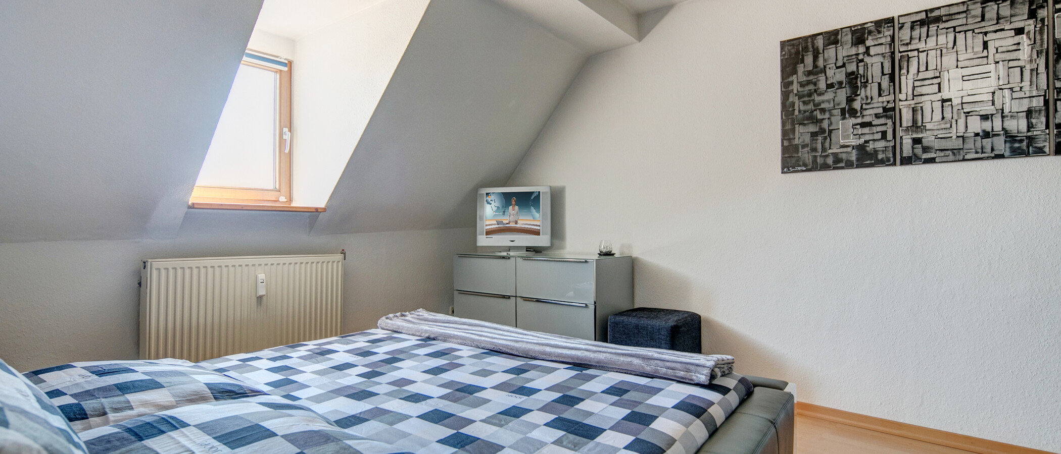 attic apartment München Haidhausen 02 sleeping area 9579