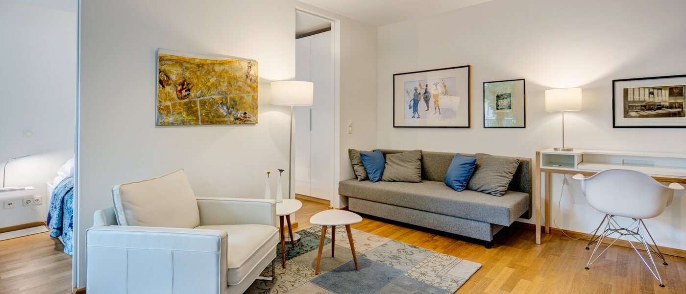 apartment München Glockenbachviertel 01 living room 9591