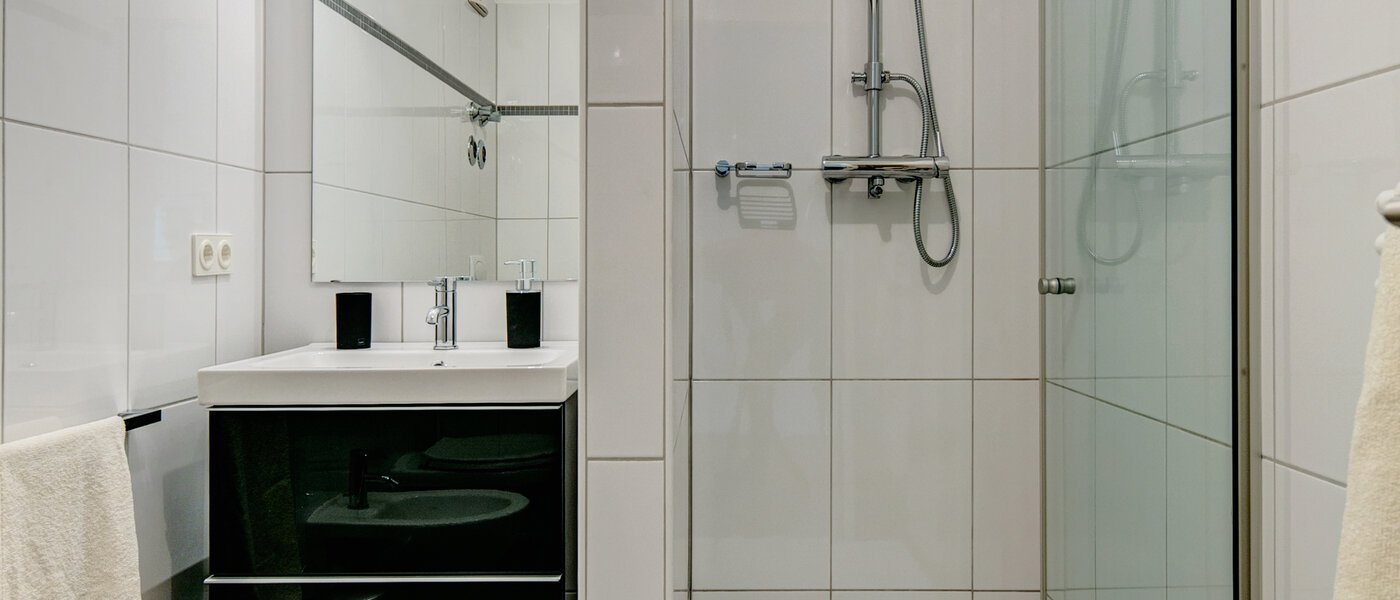 apartment München Glockenbachviertel 01 bathroom 9591