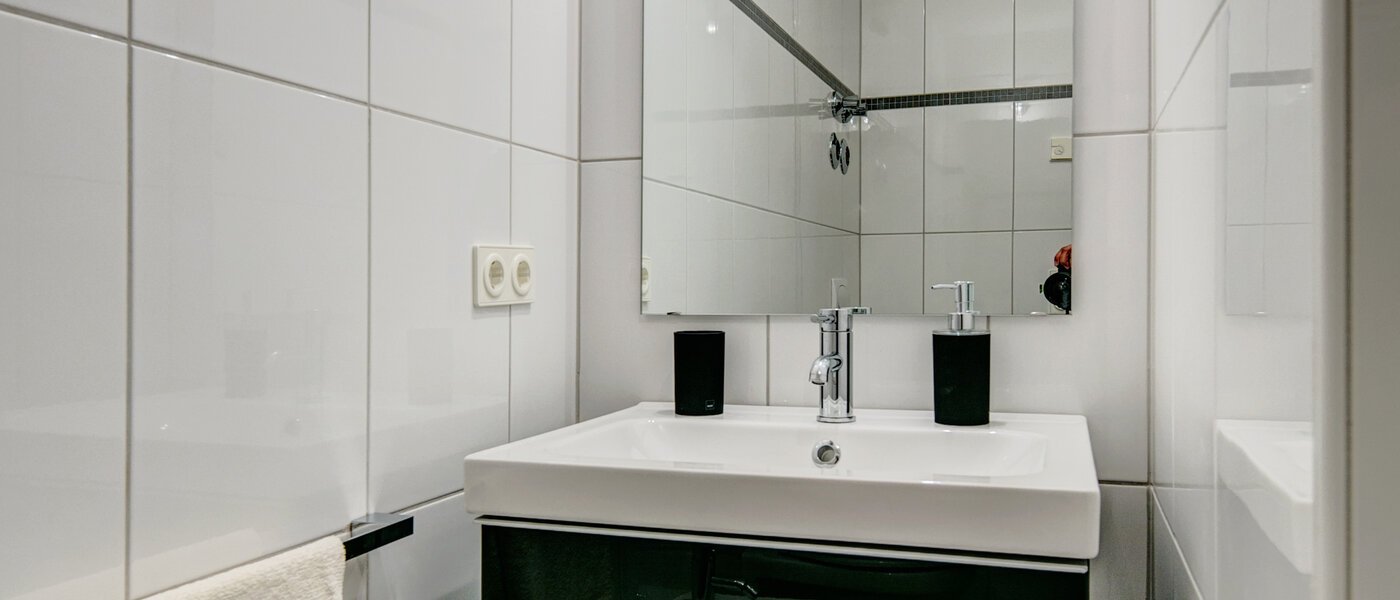 apartment München Glockenbachviertel 02 bathroom 9591