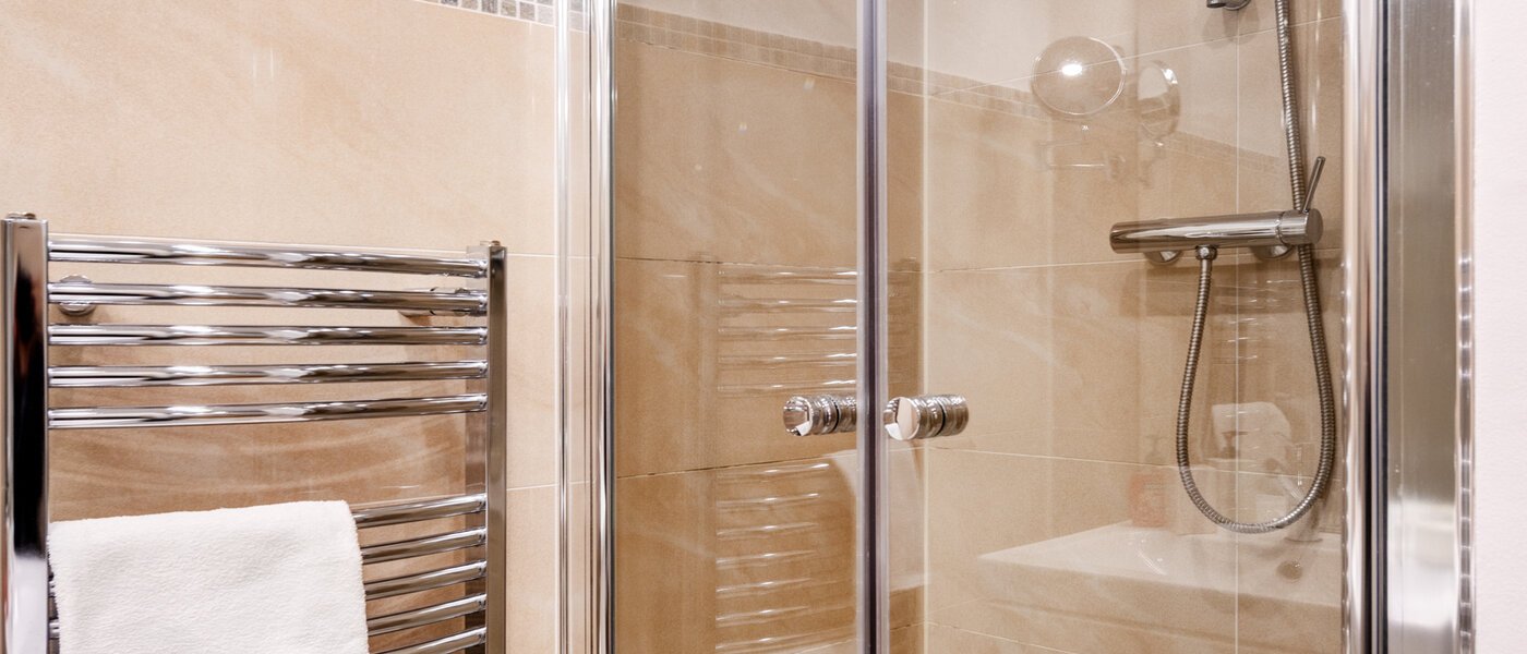 studio München Neuhausen 01 bathroom 9615