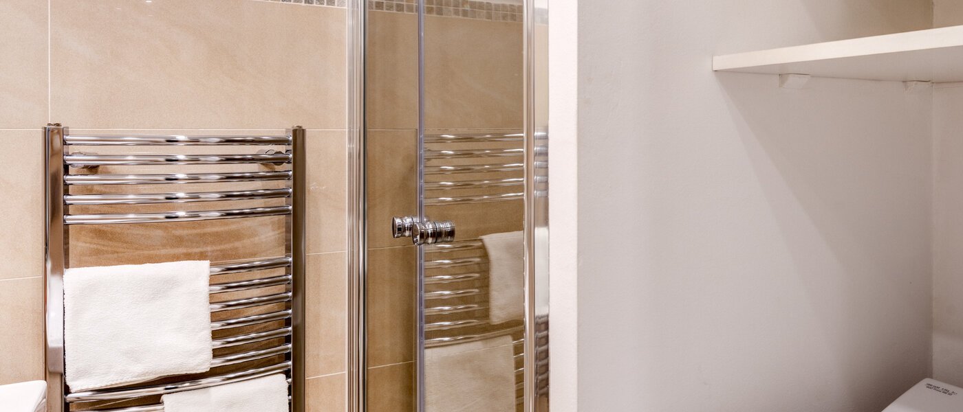 studio München Neuhausen 03 bathroom 9615