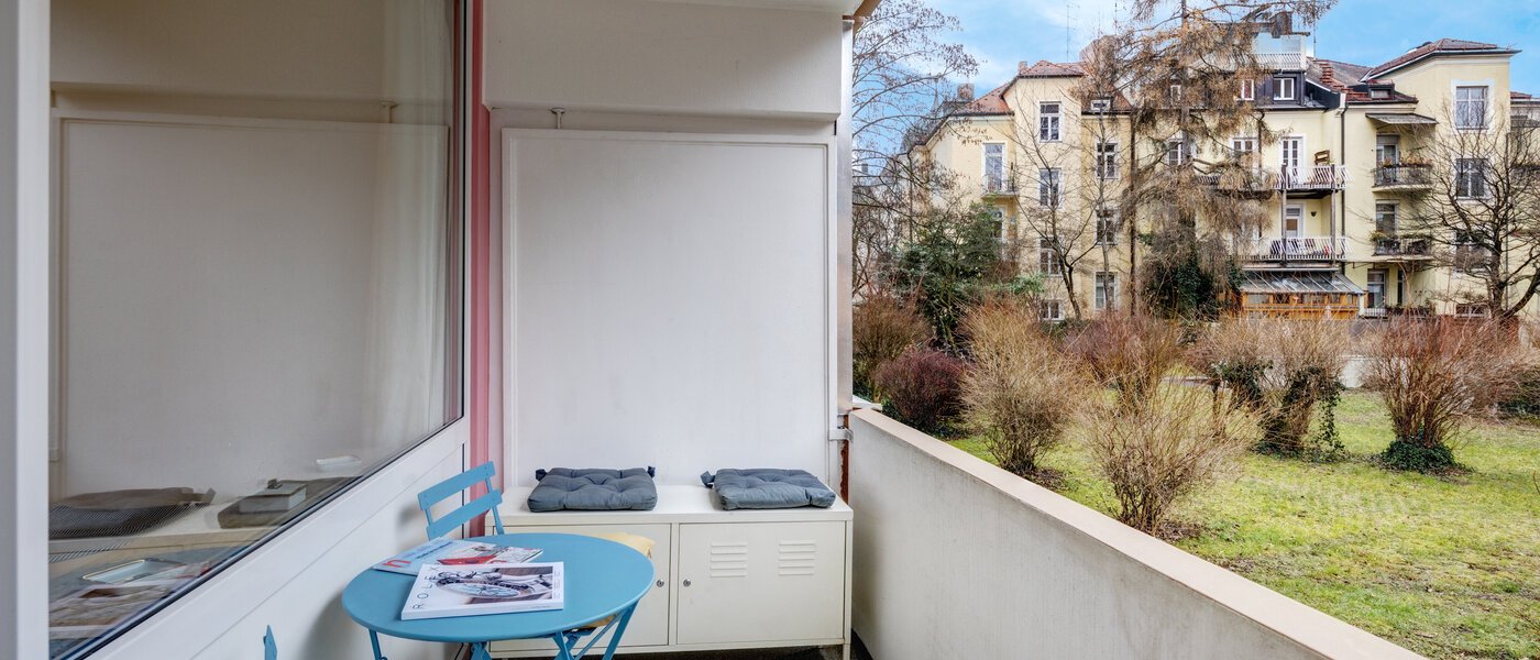 studio München Neuhausen 01 balcony 9615