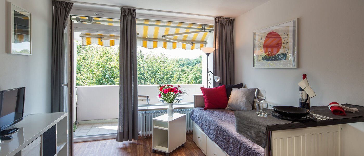 studio München Schwabing-Nord (zw. Leopoldstraße & Englischen Garten) 01 living room 9622