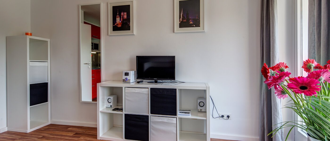 studio München Schwabing-Nord (zw. Leopoldstraße & Englischen Garten) 02 living room 9622