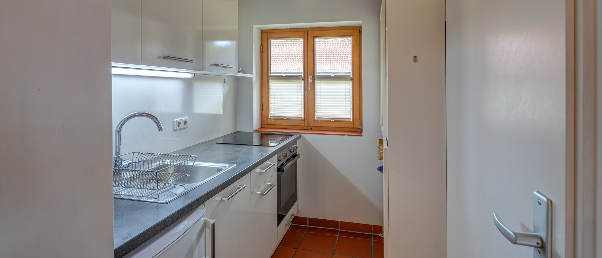 attic apartment Gauting 01 kitchen 9625