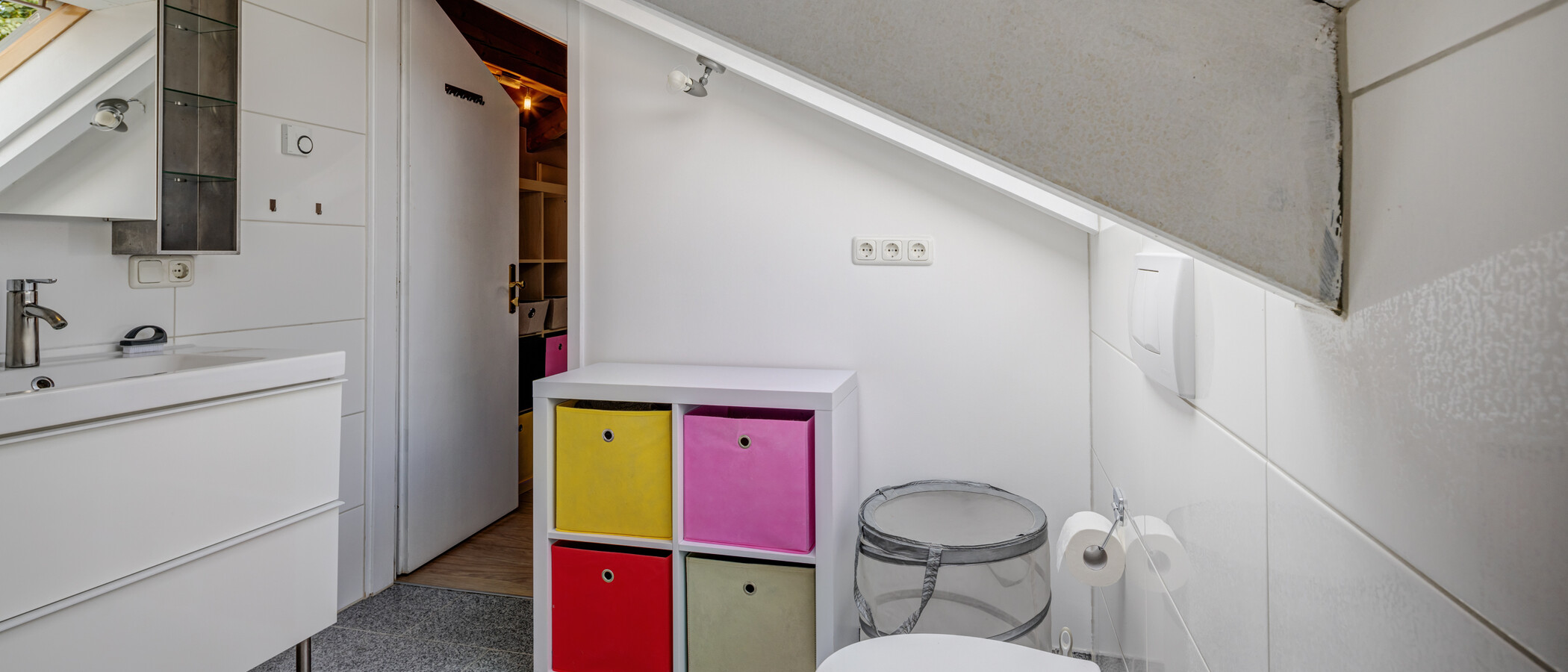 attic apartment Gauting 03 bathroom 9625