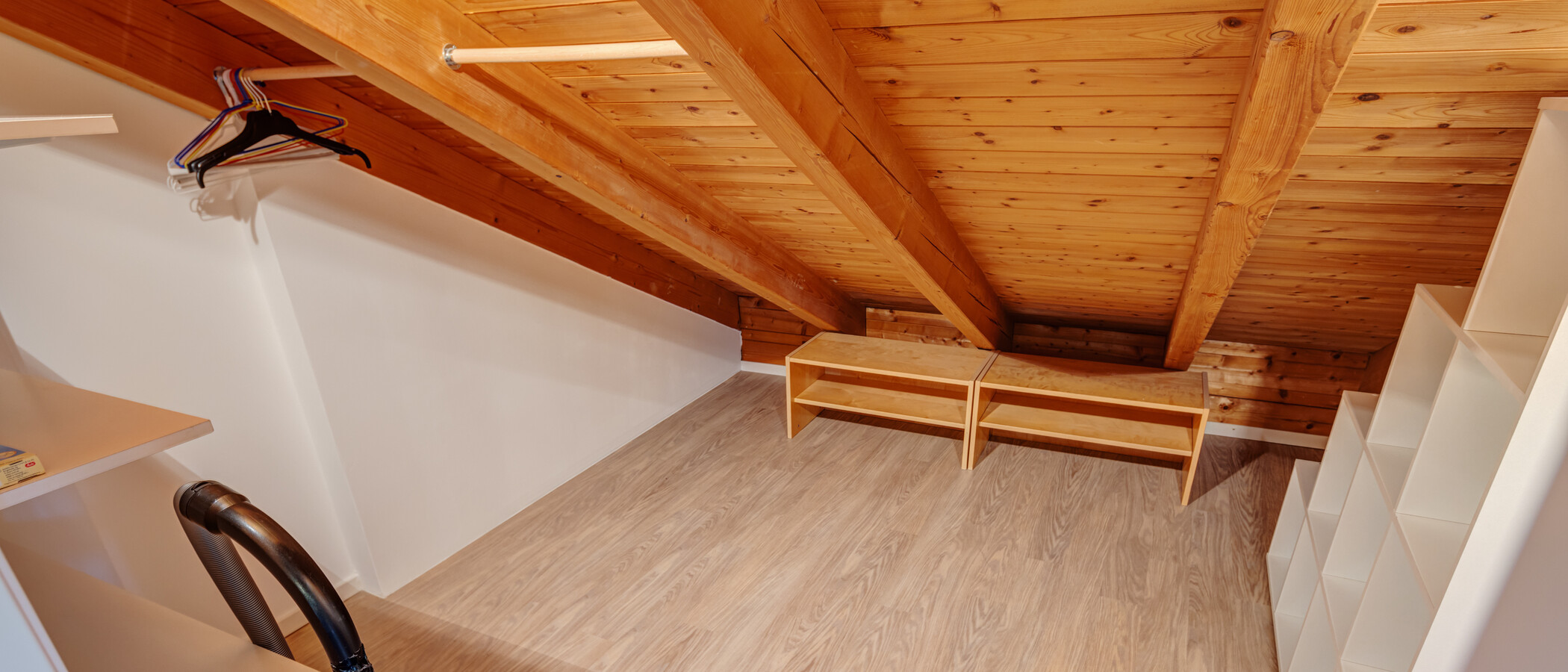 attic apartment Gauting 01 storage room 9625