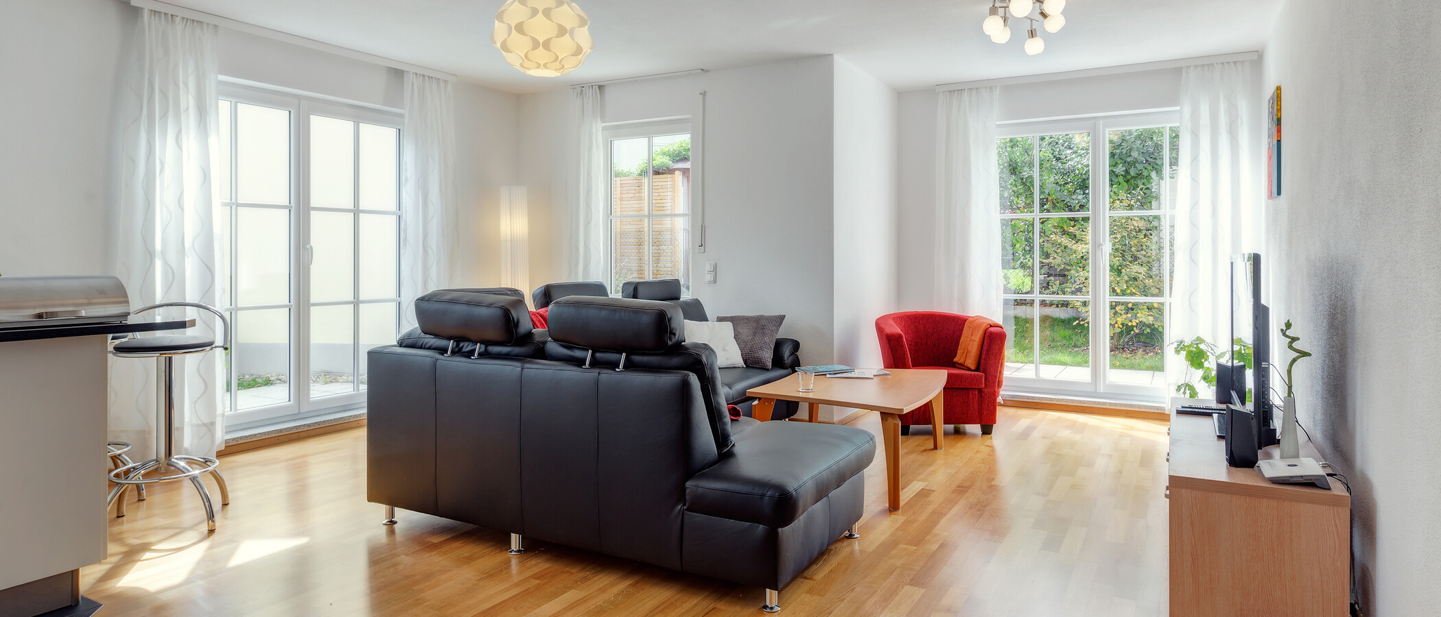 apartment with garden 	 München Forstenried 01 living room 9703