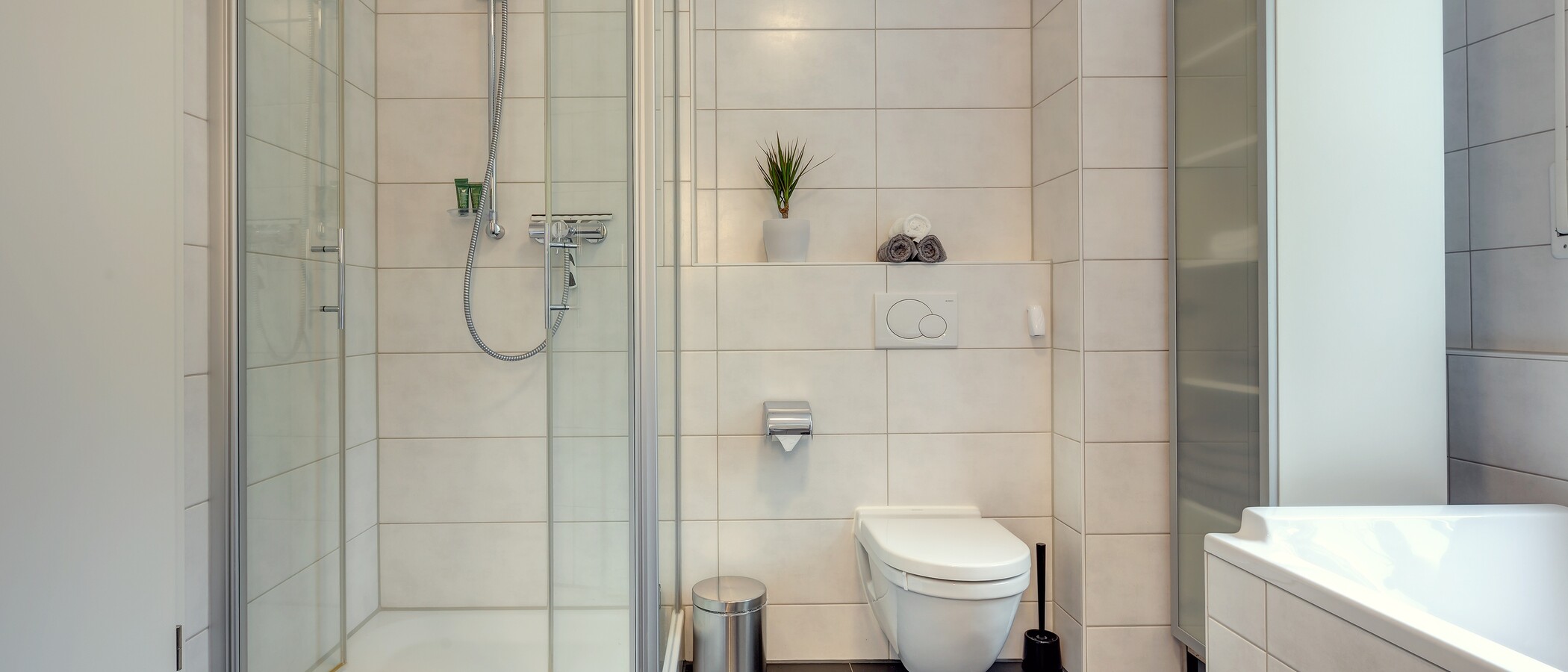 apartment with garden 	 München Forstenried 02 bathroom 9703