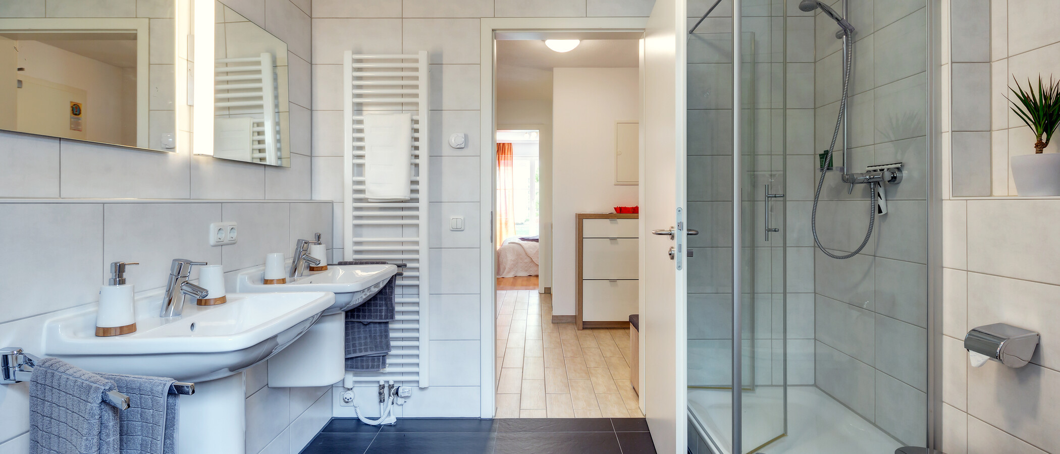 apartment with garden 	 München Forstenried 03 bathroom 9703