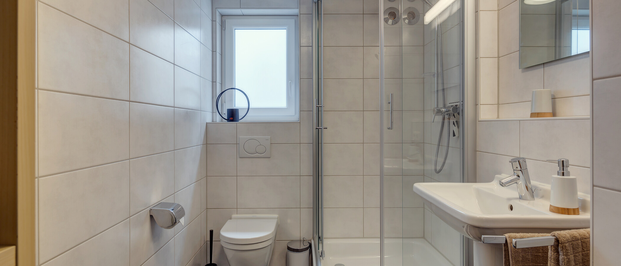 apartment with garden 	 München Forstenried 01 2. bathroom 9703