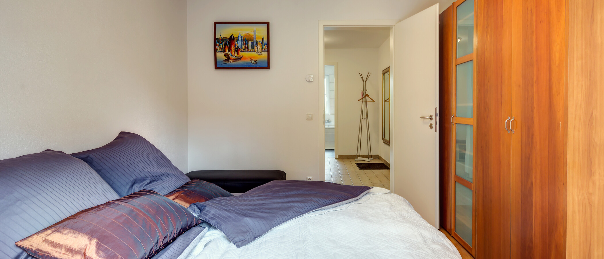 apartment with garden 	 München Forstenried 04 sleeping area 9703
