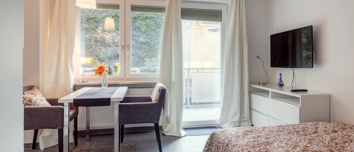 studio München Schwabing (rechts der Leopoldstraße) 02 living room 9736