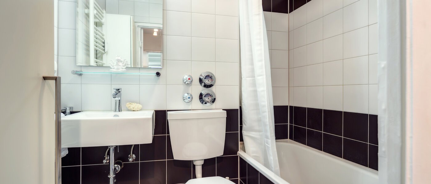 studio München Schwabing (rechts der Leopoldstraße) 01 bathroom 9736