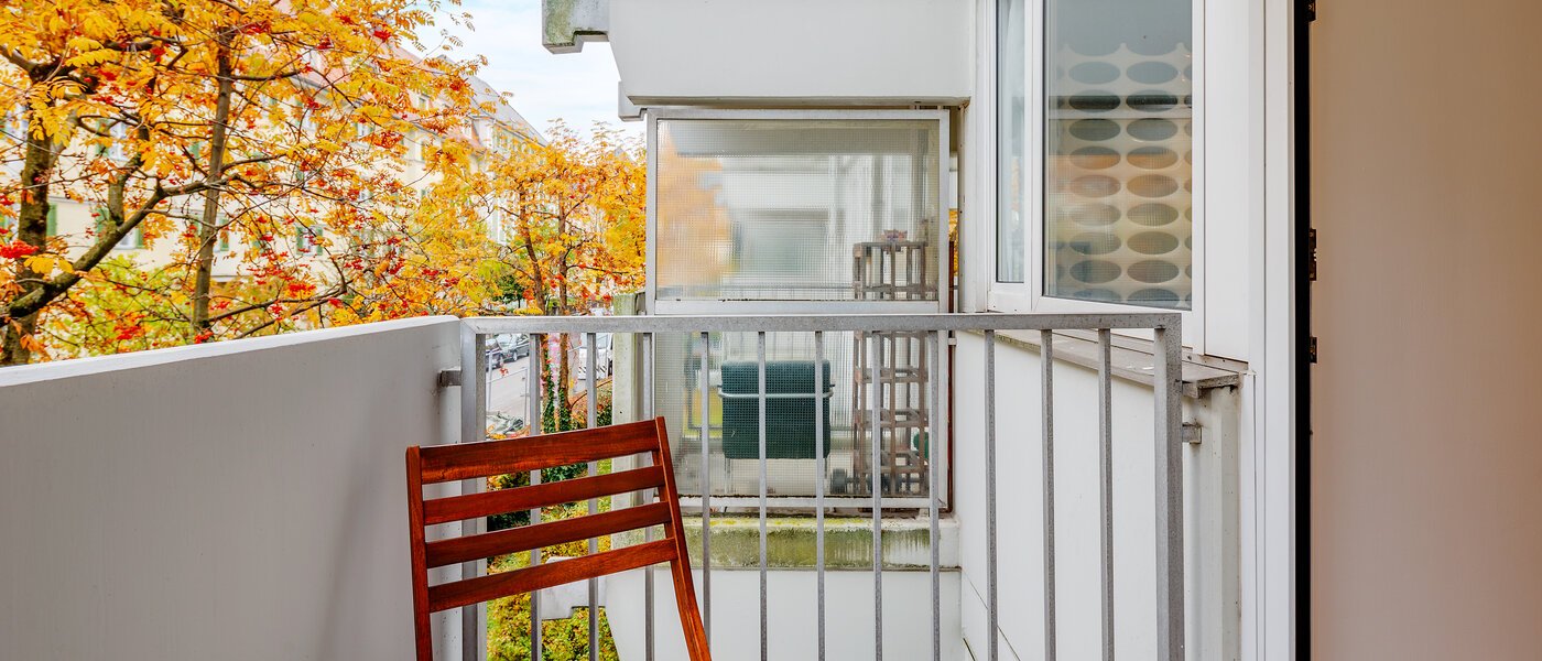 studio München Neuhausen 02 balcony 9737
