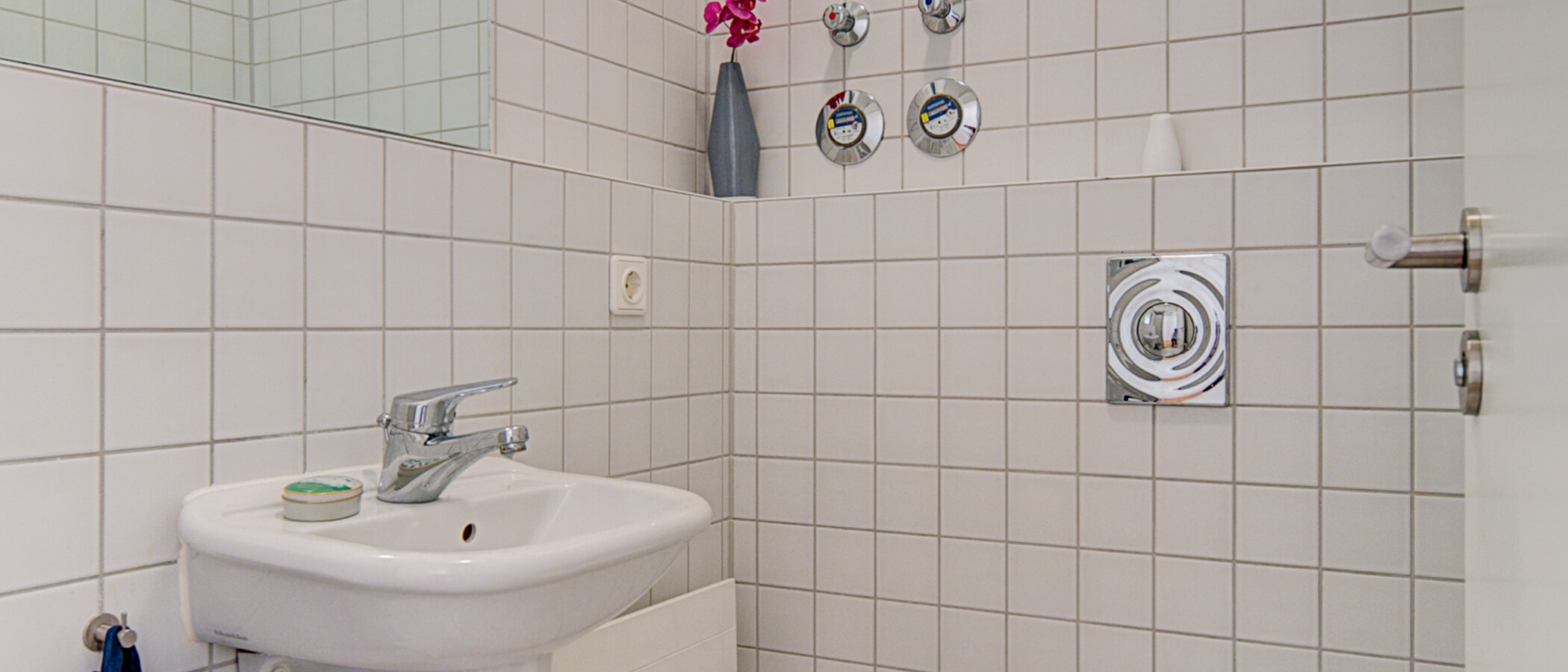 apartment München Haidhausen 01 separate toilet 9754