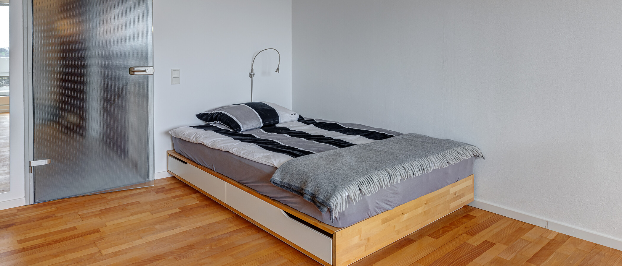 apartment München Olympiadorf 01 sleeping area 9781