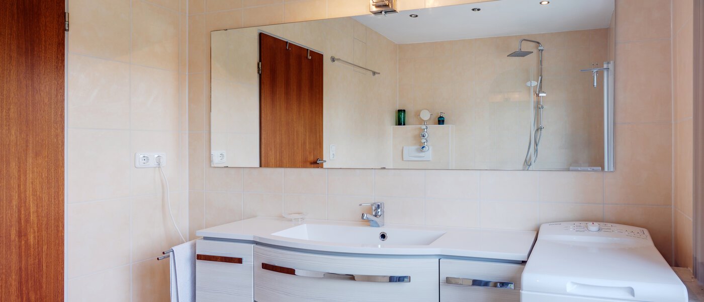 apartment München Berg am Laim 04 bathroom 9783