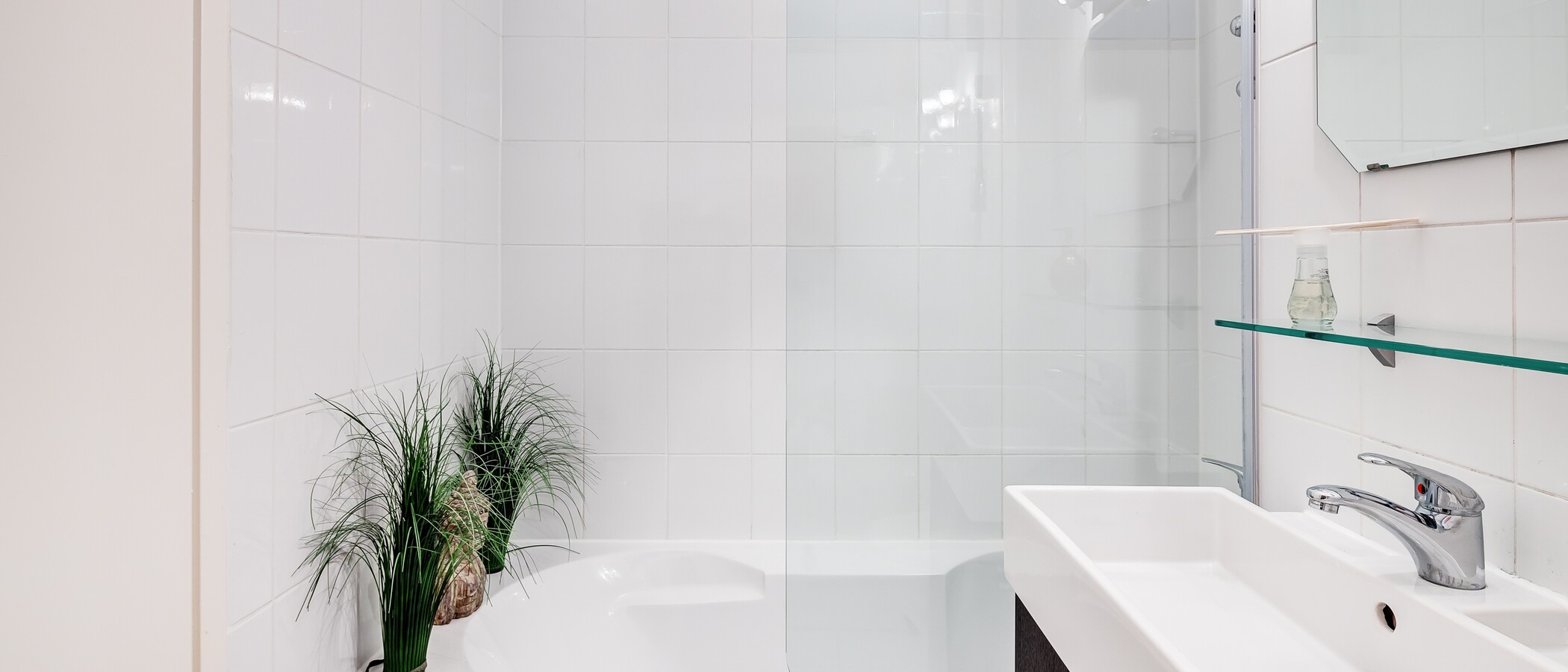 apartment München Schwabing-Nord (zw. Leopoldstraße & Englischen Garten) 01 bathroom 9789