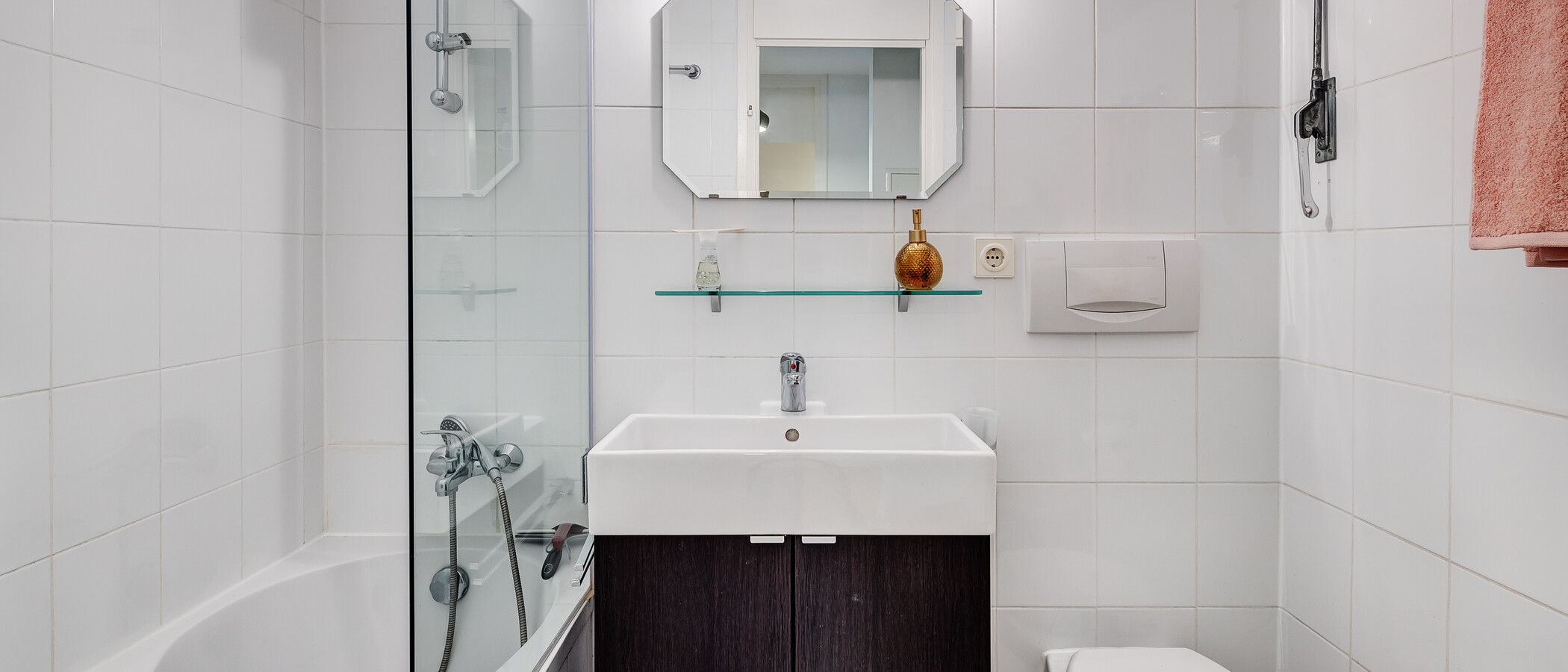 apartment München Schwabing-Nord (zw. Leopoldstraße & Englischen Garten) 02 bathroom 9789
