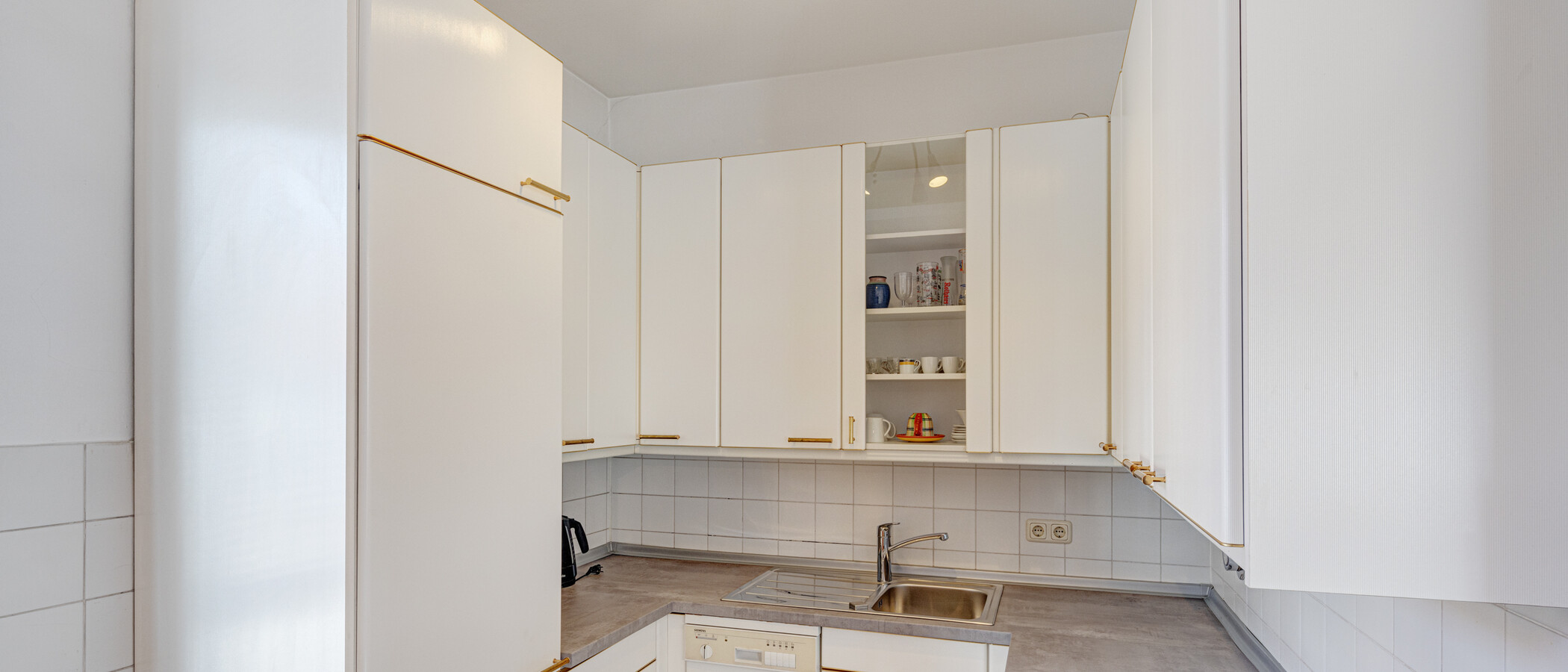 attic apartment Ottobrunn 03 kitchen 9824