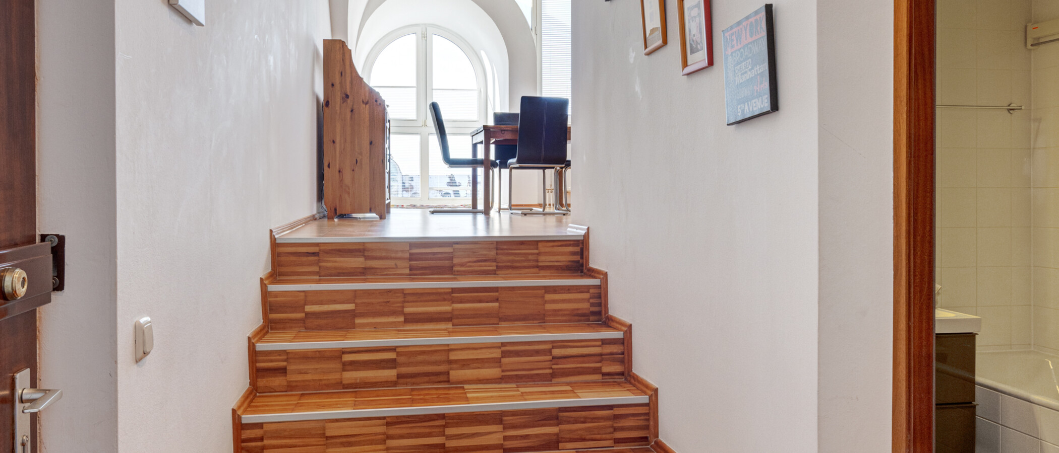attic apartment Ottobrunn 01 hall 9824