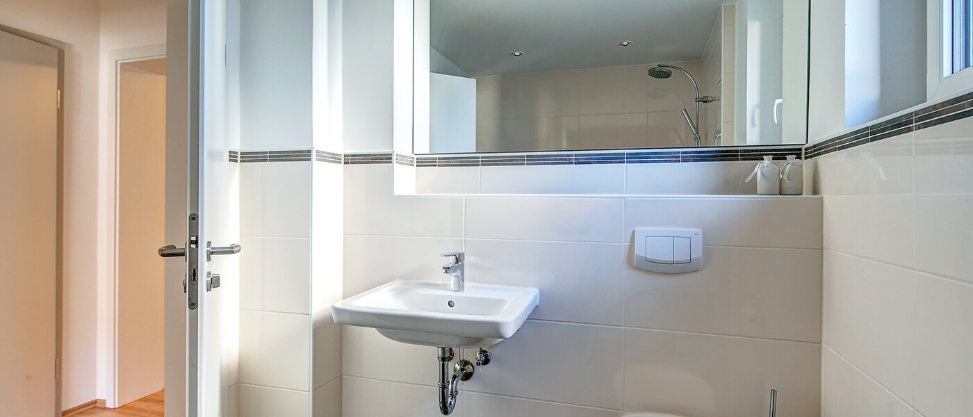 apartment München Hasenbergl 03 bathroom 9831