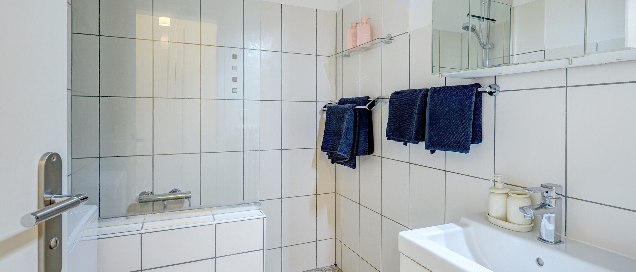 apartment München Milbertshofen 01 bathroom 9863