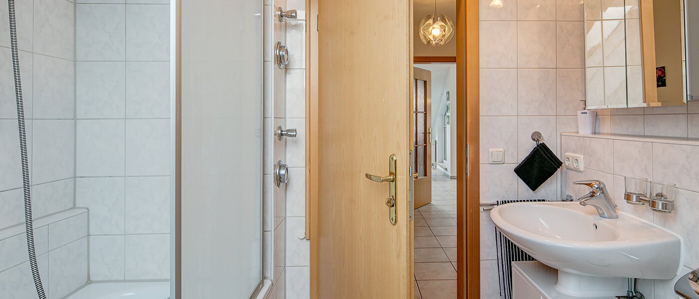 apartment Unterschleißheim 03 bathroom 9888