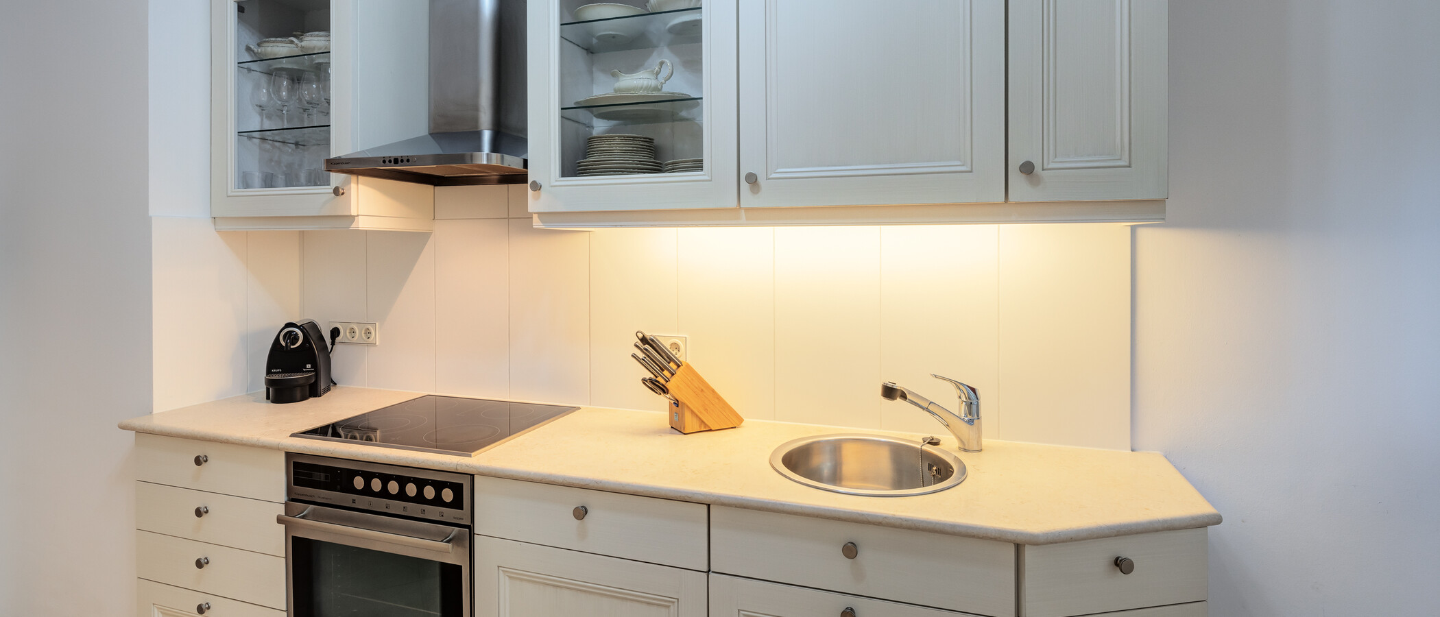 apartment München Schwabing-Nord (zw. Belgrad- & Leopoldstraße) 03 kitchen 9895