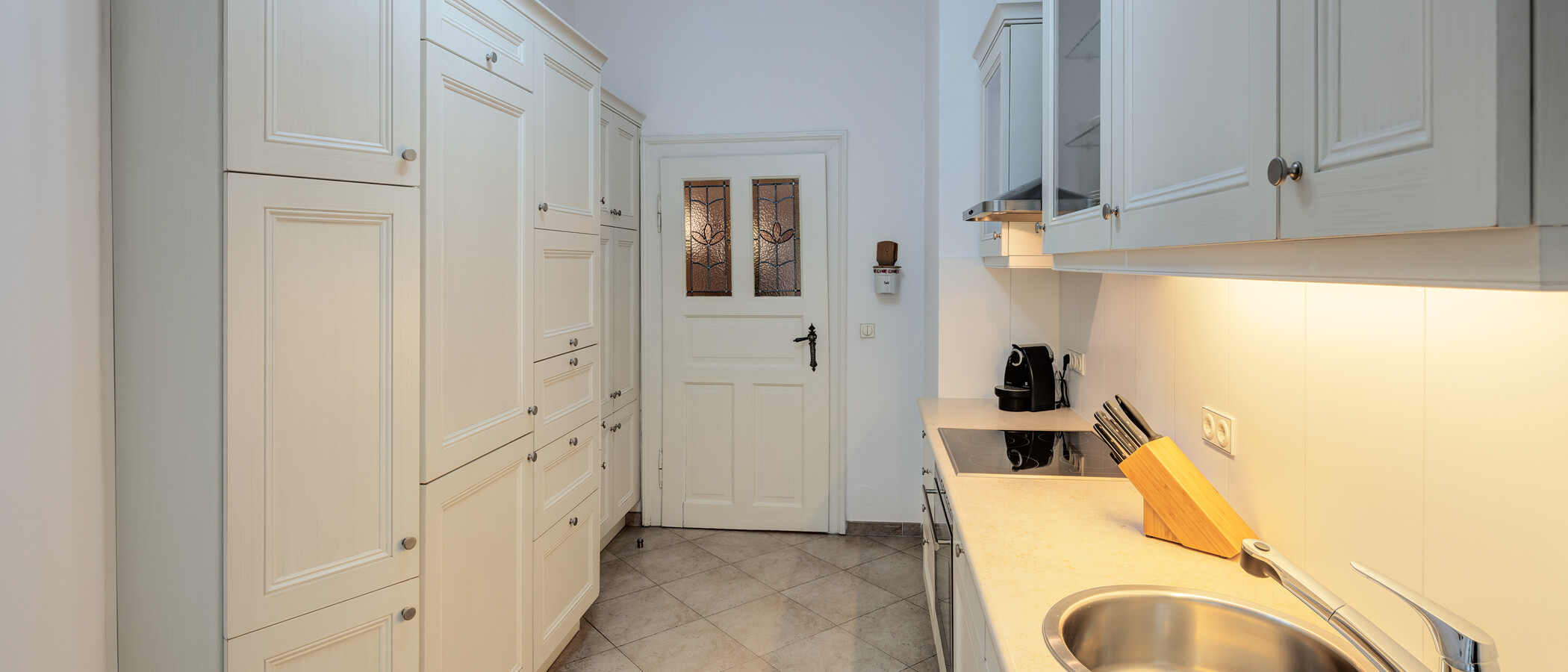 apartment München Schwabing-Nord (zw. Belgrad- & Leopoldstraße) 04 kitchen 9895