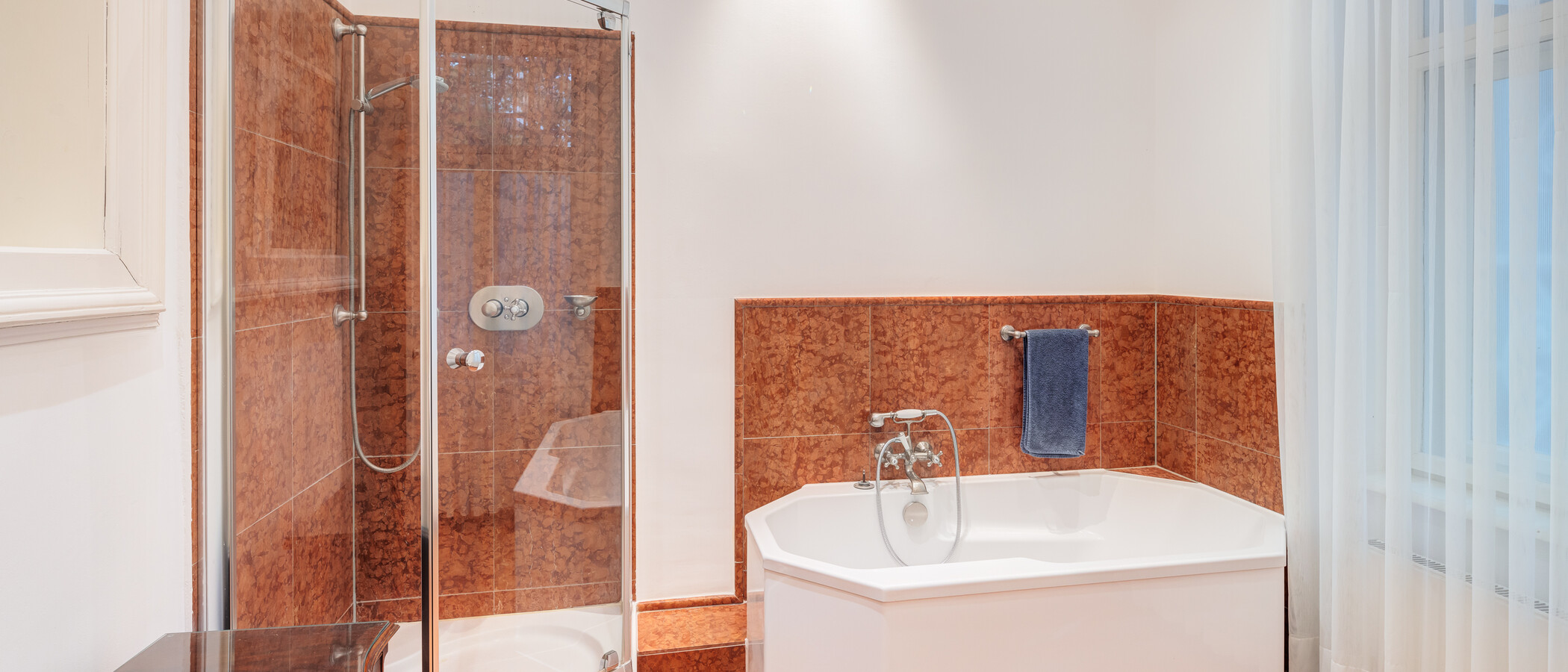 apartment München Schwabing-Nord (zw. Belgrad- & Leopoldstraße) 01 bathroom 9895