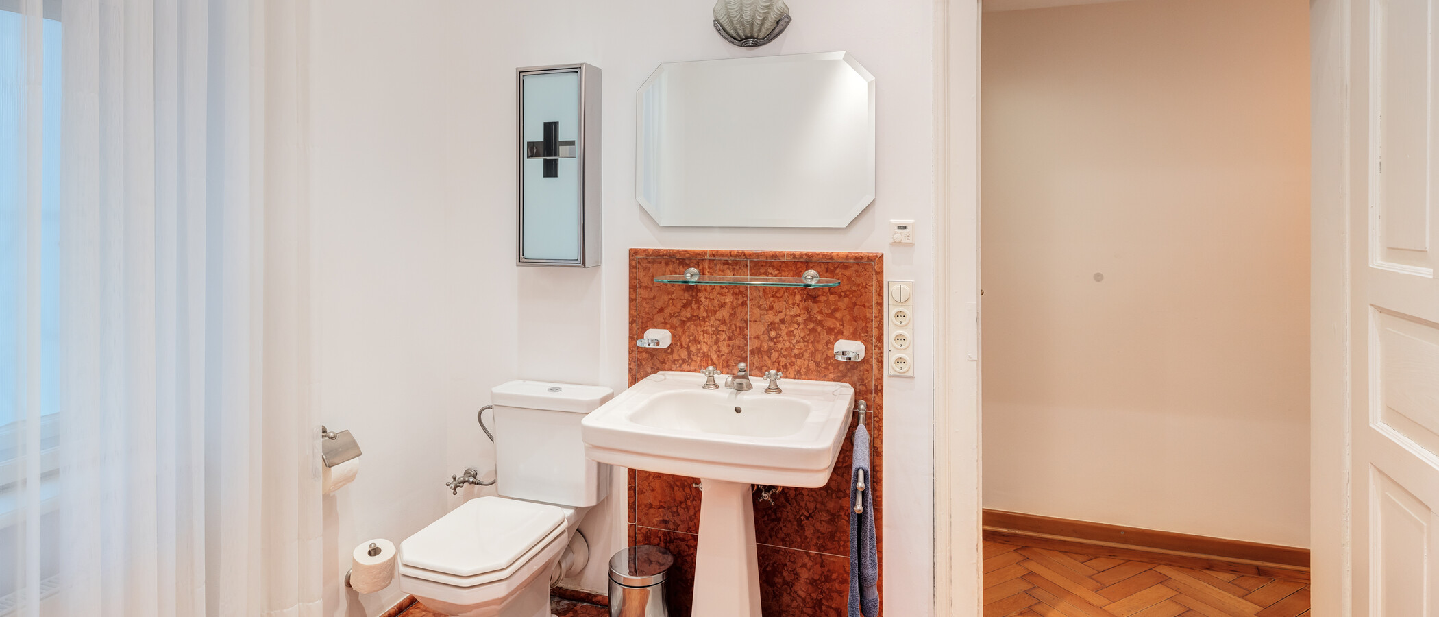 apartment München Schwabing-Nord (zw. Belgrad- & Leopoldstraße) 02 bathroom 9895