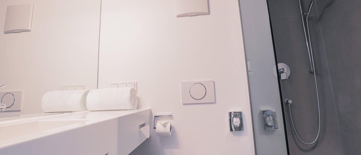 villa München Lehel 02 bathroom 995