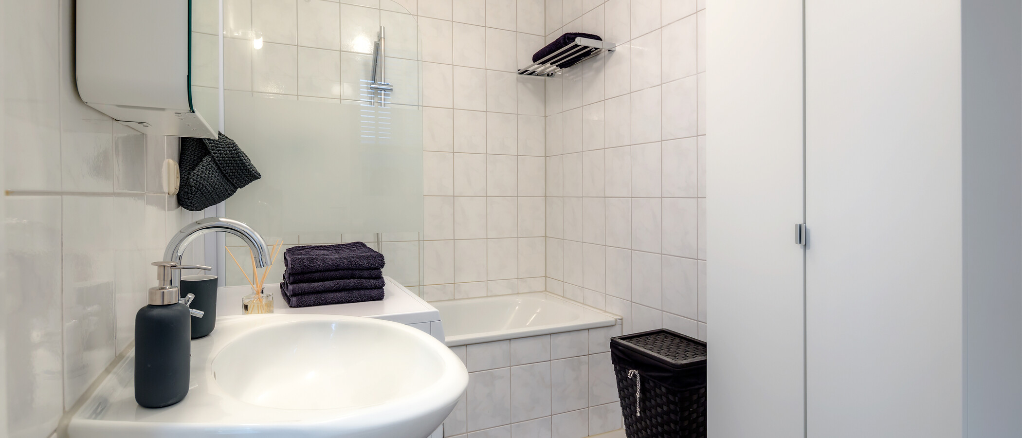apartment München Schwabing-West (rund um den Hohenzollernplatz) 02 bathroom 9957