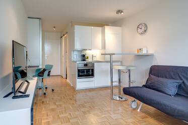 Rotkreuzplatz: High-quality studio apartment with balcony