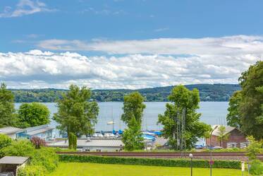 Spacious 4-room apartment with lake view