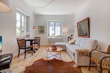 Renovated period apartment with washer-dryer and balcony