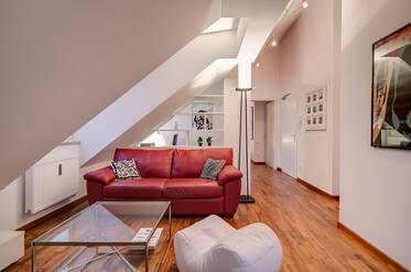 Modern attic apartment (roof extension in 2008) in Schwabing-Nord